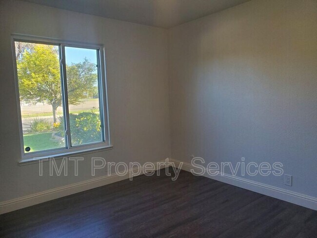 Foto del edificio - 9002 Salmon Falls Dr
