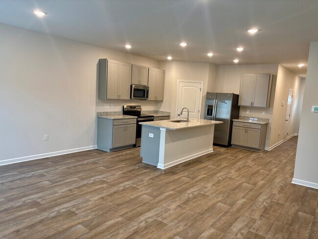 Building Photo - 5252 Magnolia Pl