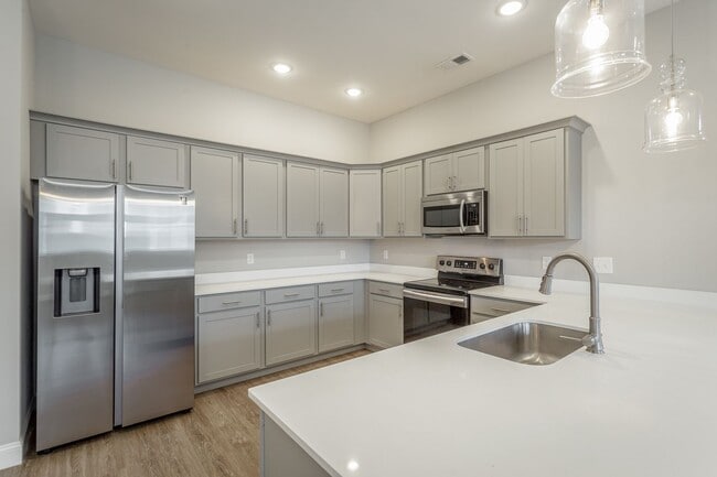 Building Photo - Brand new 3 bedroom 2 bath