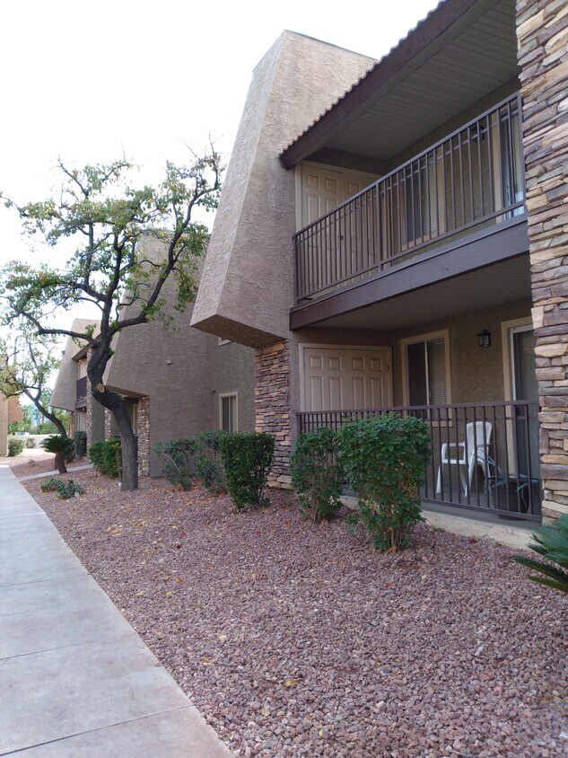 Primary Photo - 4390 Sandy River Dr