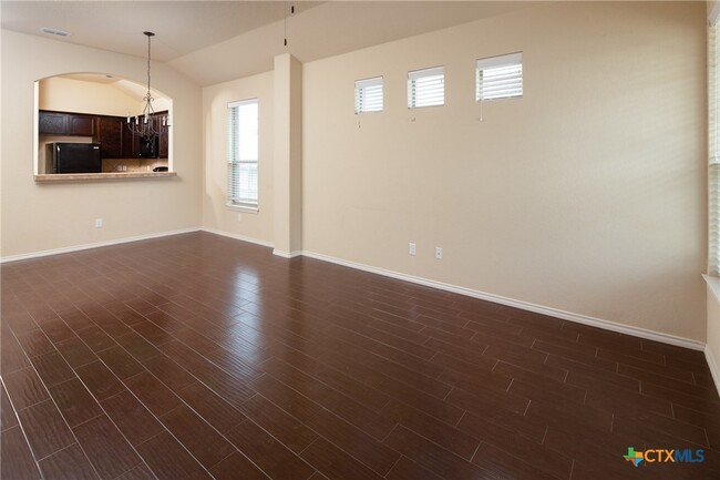 Building Photo - 514 Creekside Cir