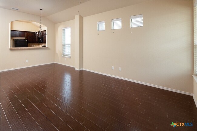 Foto del edificio - 514 Creekside Cir