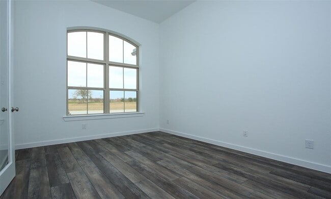 Building Photo - 23715 Fernbriar St
