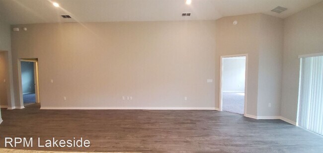 Building Photo - 4 br, 2 bath House - 637 Vittorio Dr