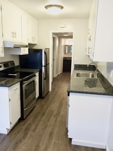 Building Photo - 16 S Knoll Rd