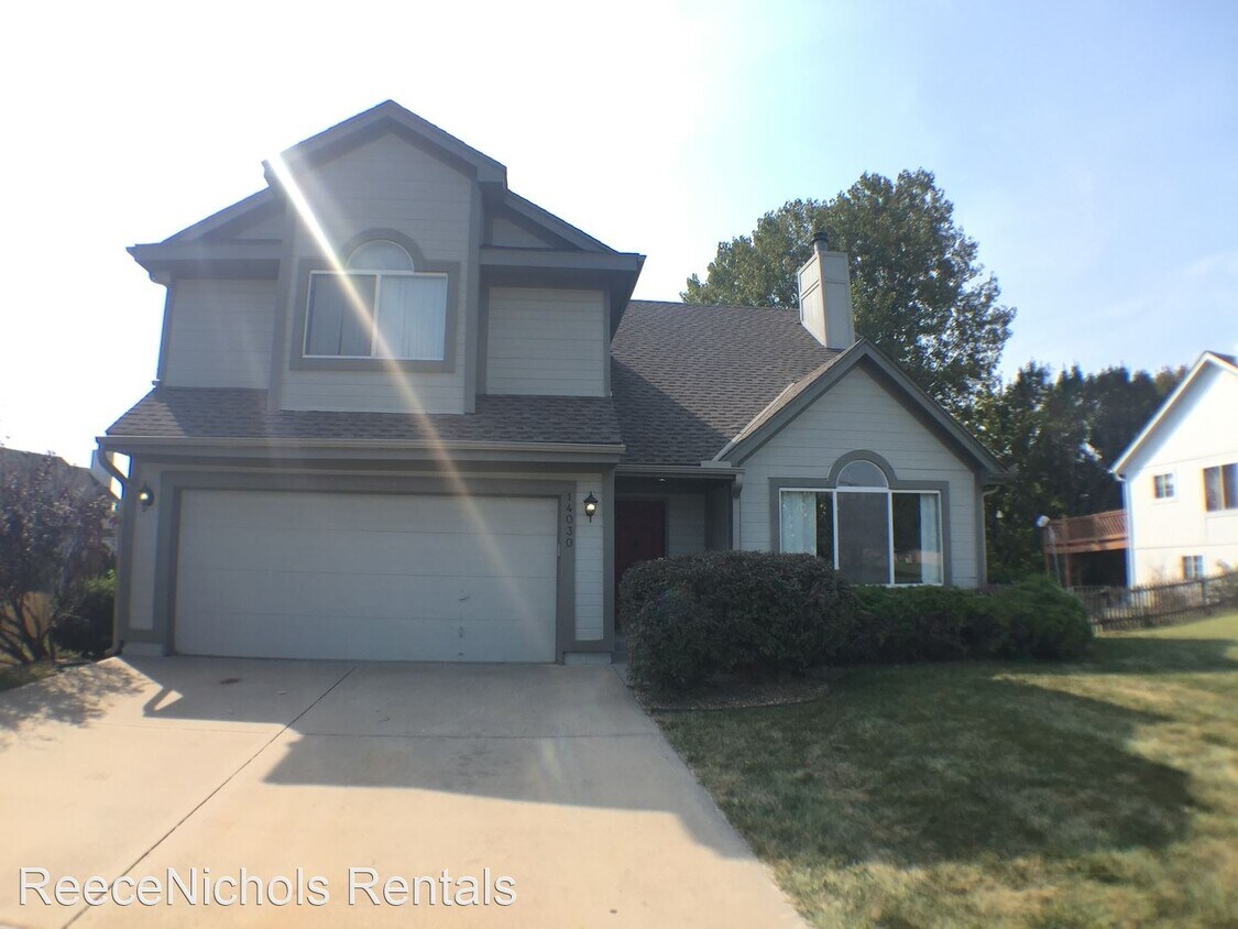 4 br, 3 bath House 14030 S Brougham Drive House Rental in Olathe