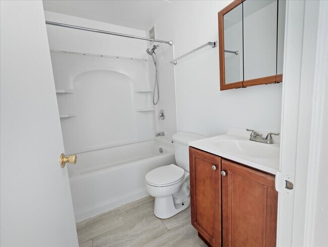 Foto del edificio - 350 S Main St