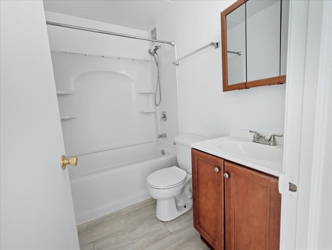 Building Photo - 350 S Main St