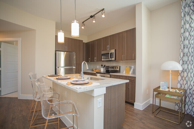 2BR, 2BA - 968SF - B1 Model - 35 West at Champions Circle Apartments