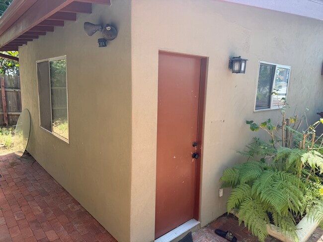 Building Photo - 705 Arden Dr