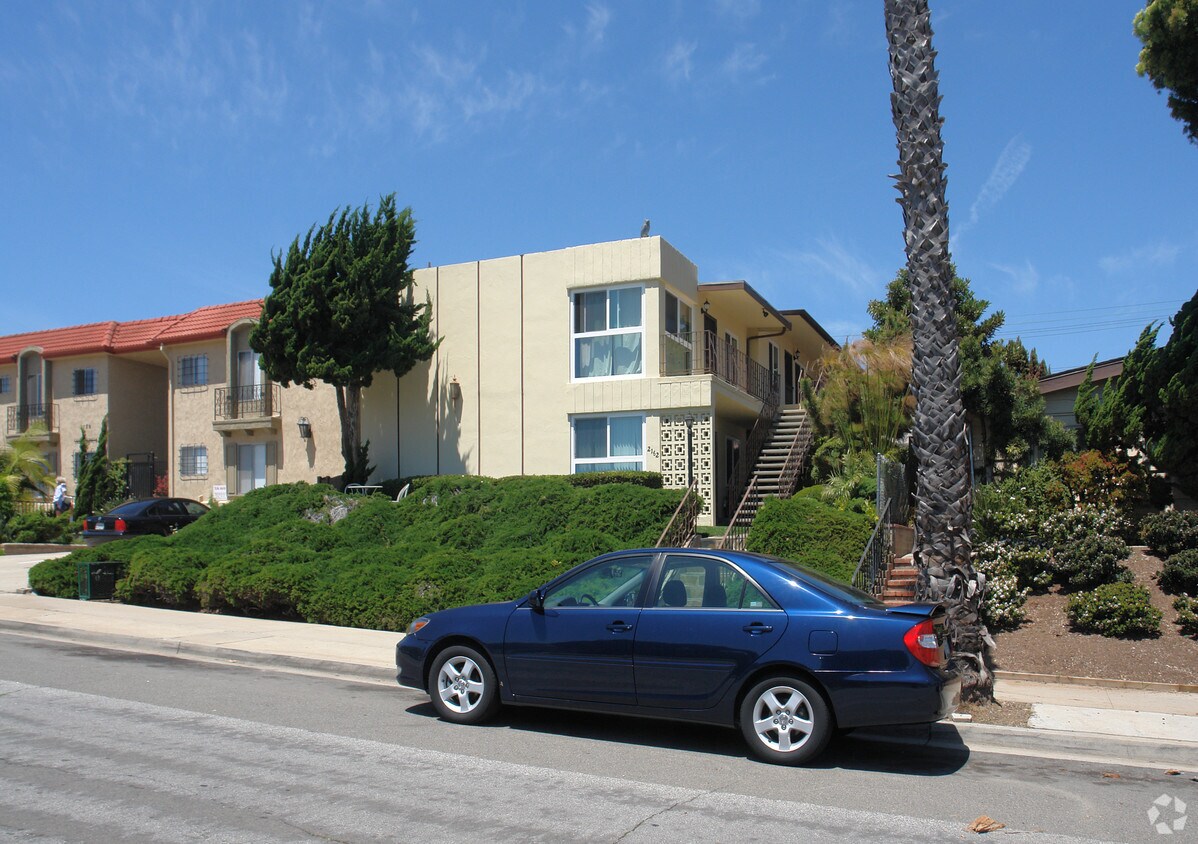 Primary Photo - 2162 Thomas Ave