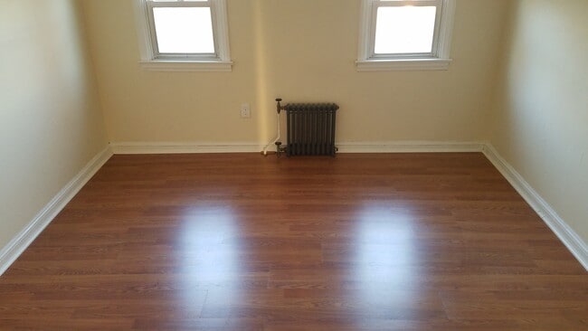 Building Photo - 8 Charlton Ave