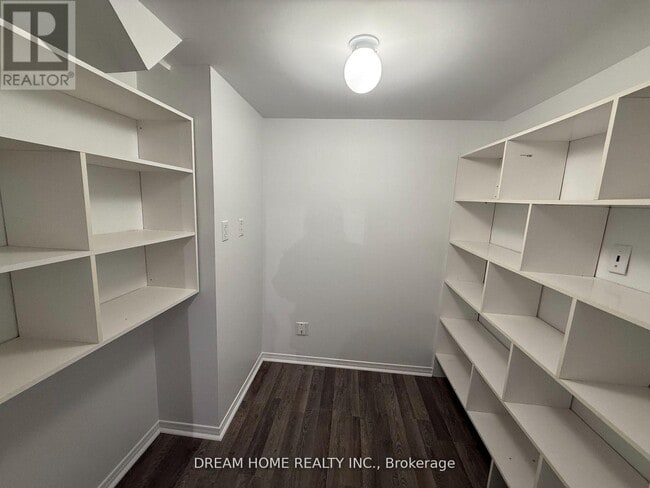 Building Photo - 264 Stonebridge Dr
