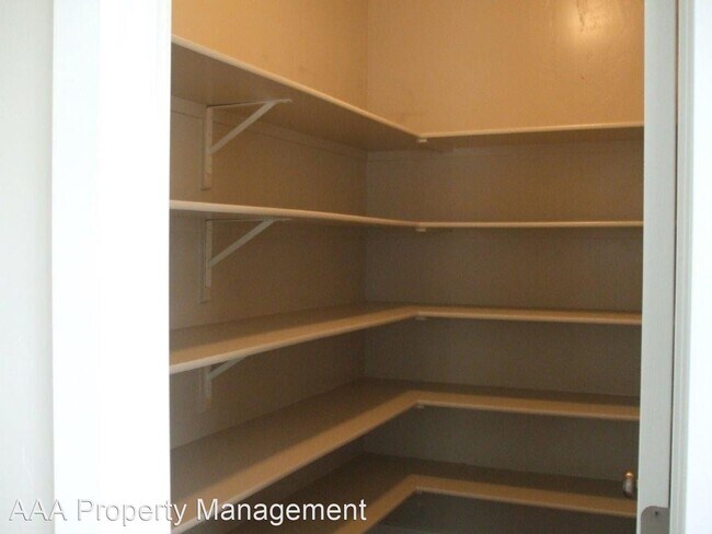 Building Photo - 4 br, 2.5 bath House - 1715 W Woodington St.
