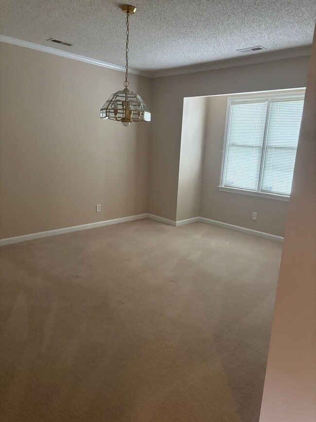 Building Photo - 2 Bedroom Salisbury Home