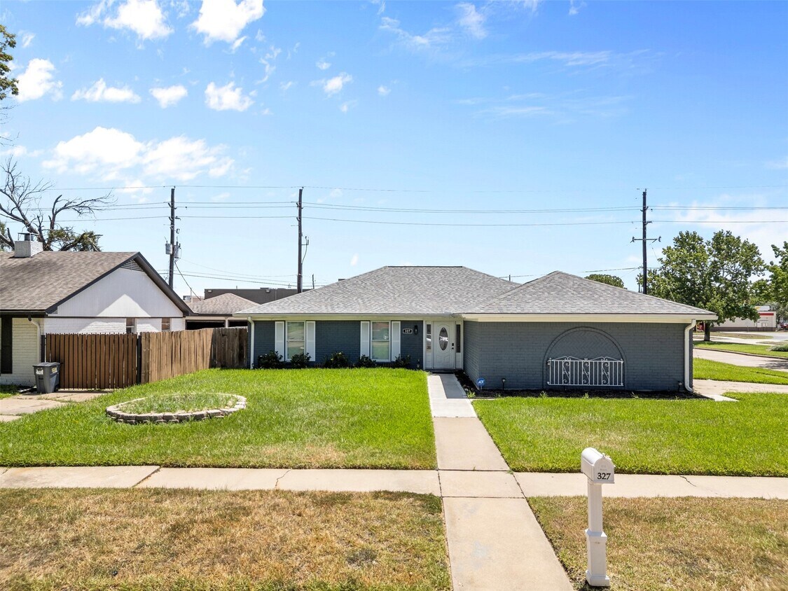 Foto principal - 327 Gentilly Dr