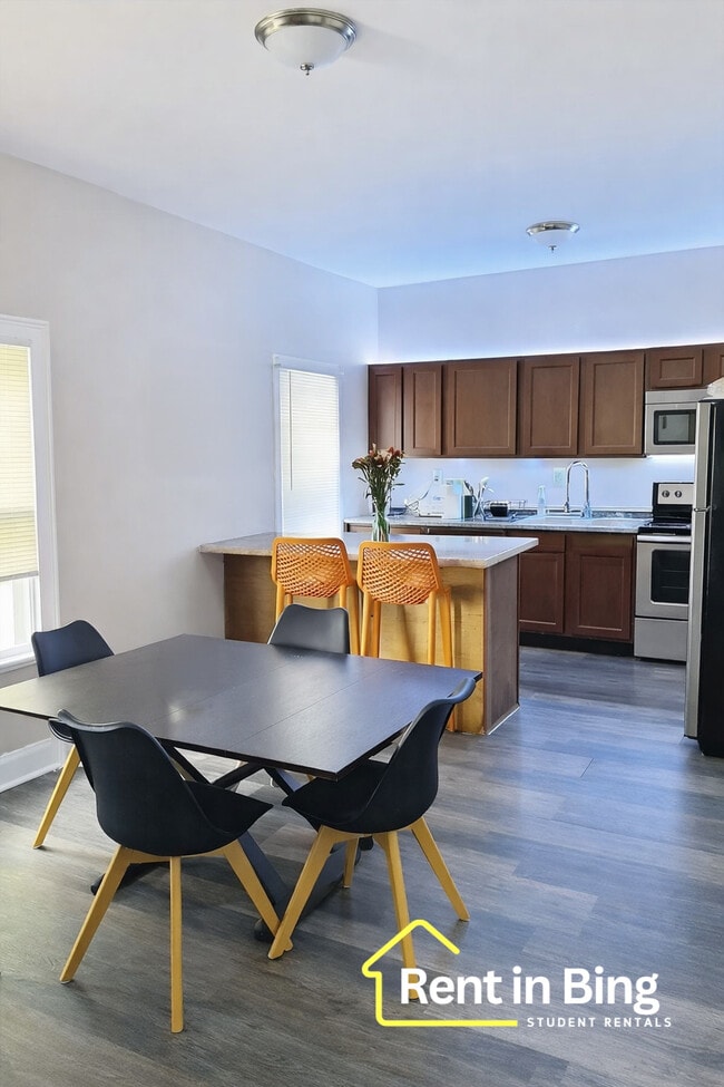 Building Photo - 72 Walnut St