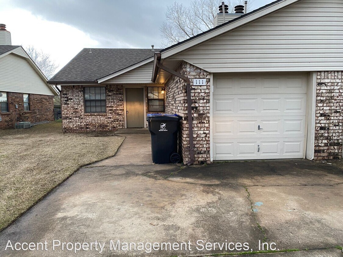 Foto principal - 3 br, 2 bath House - 111 East Canton Street