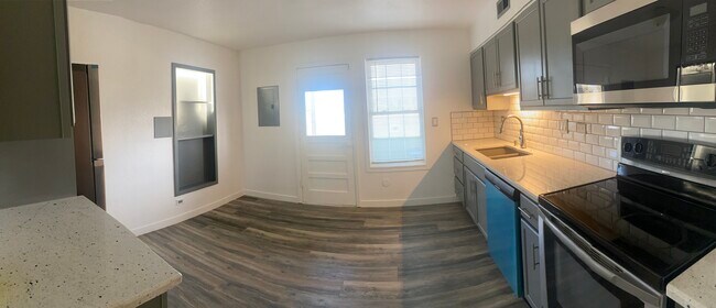 Foto del edificio - 9370 E Girard Ave