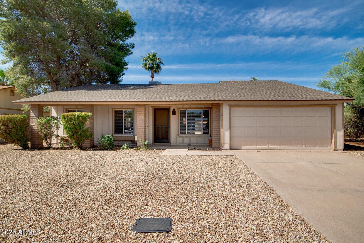 Foto principal - 9353 E Altadena Ave