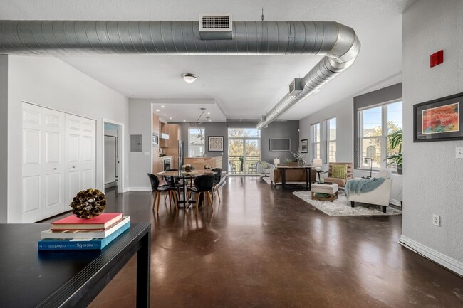 Photo - One bedroom, two bath corner unit in Baker with two balconies Apartment