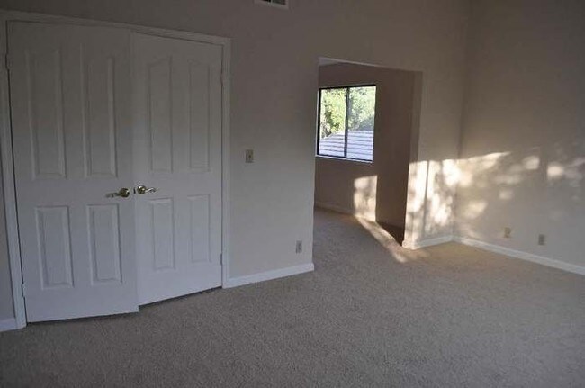 Foto del edificio - 835 Kings Canyon Ct