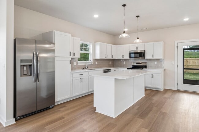 Foto del edificio - Brand new home in a great location central to all of Tri-Cities