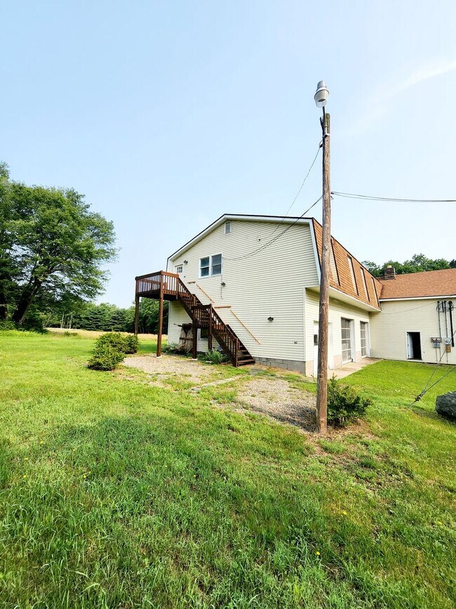 Foto del edificio - 520-524 Post Hill Road