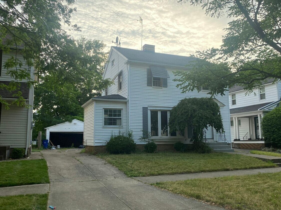 Primary Photo - 3202 East 137th Street