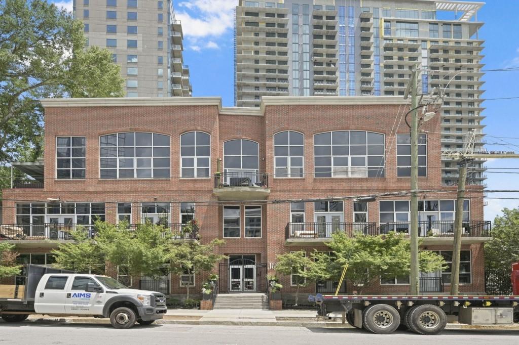 Foto principal - 1023 Juniper St NE