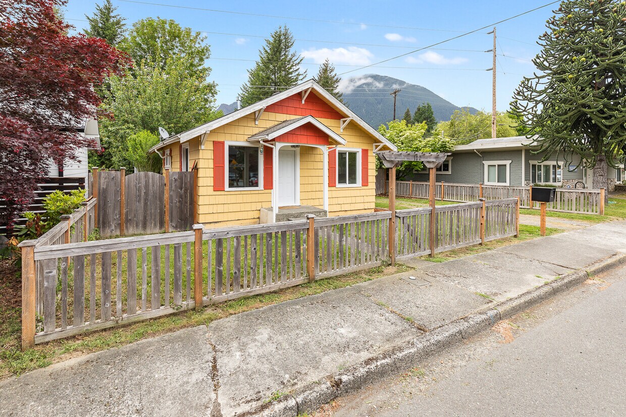 112 W 4th St, North Bend, WA 98045 House Rental in North Bend, WA
