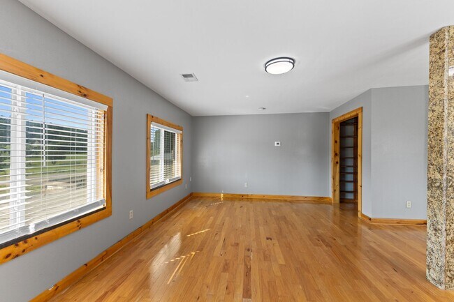 Foto del edificio - 102 Bacon Rd