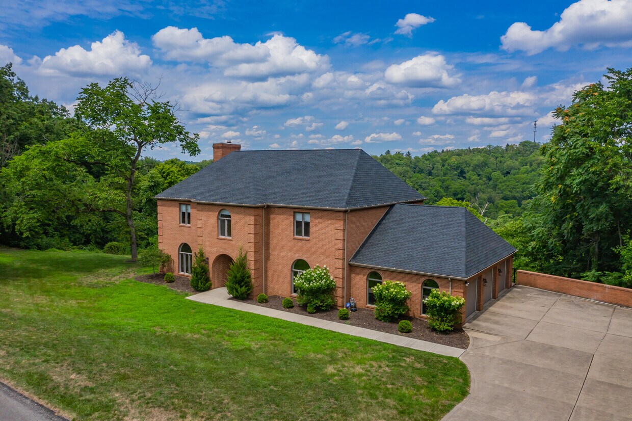 Primary Photo - 10 Highview Dr