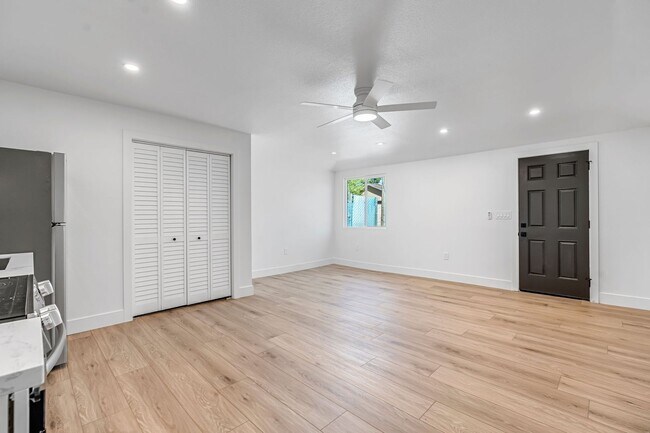 Foto del edificio - Newly Remodeled JADU for Rent – Modern & Private