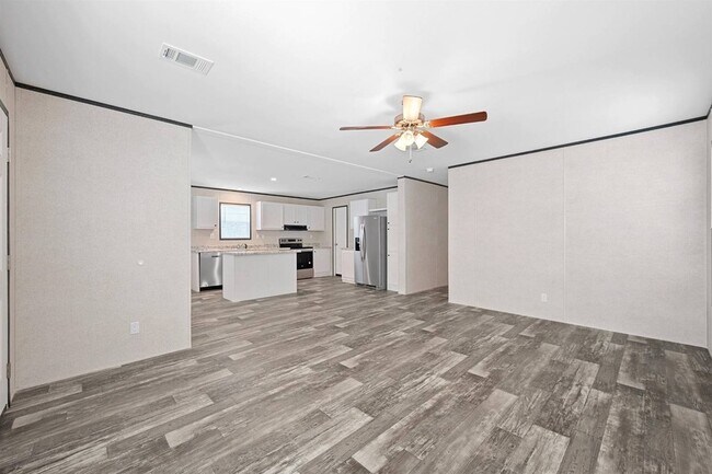 Building Photo - 309 W Buell Dr