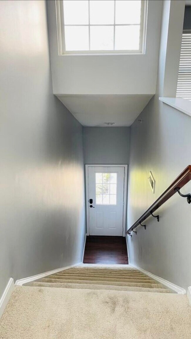 Foto del edificio - 422 Breezewood Ct