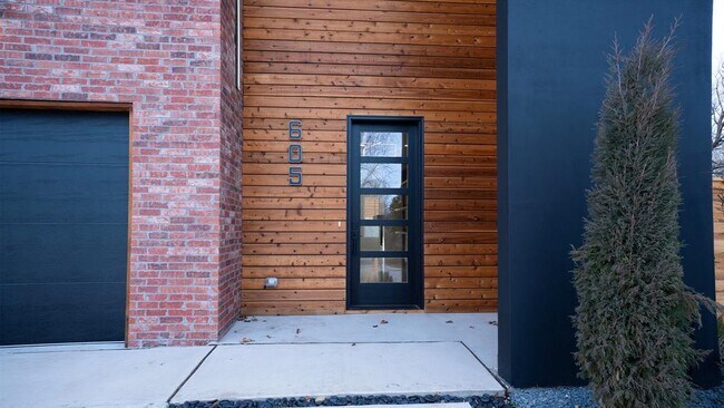 Foto del edificio - 605 N Idaho Ave