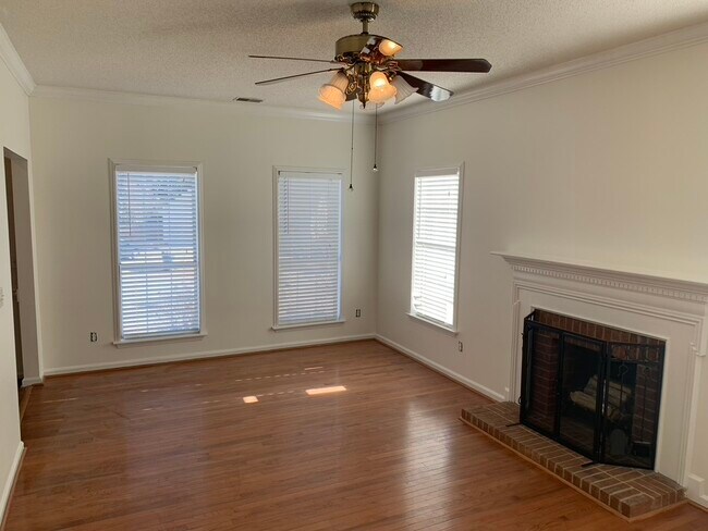 Building Photo - 328 Thornbush Ct