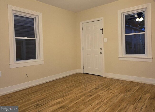 Building Photo - 26 E Pall Mall St