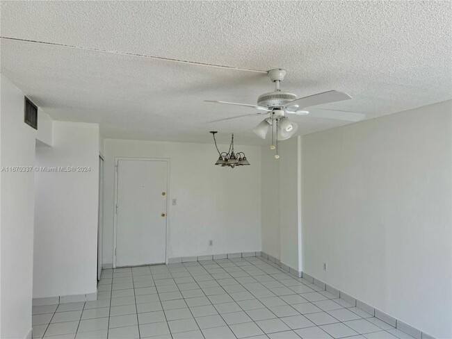 Building Photo - 1 bedroom in Sunny Isles Beach FL 33160