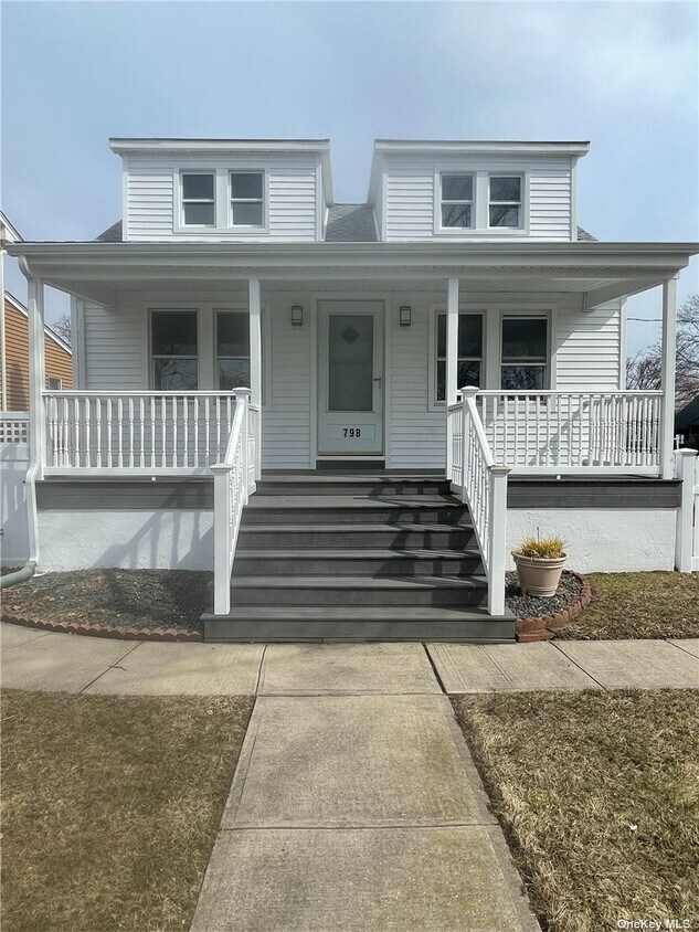 798 S Broadway, Lindenhurst, NY 11757 House Rental in Lindenhurst, NY
