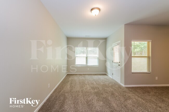 Foto del edificio - 345 Sunflower Ln