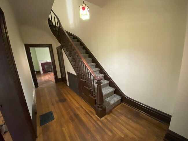 Foto del edificio - 102 N Washington St