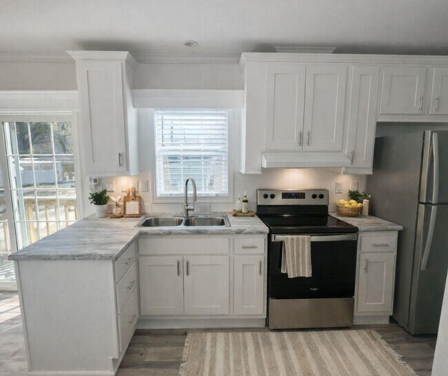 Foto del edificio - 2166 E Camp N Comfort Ln