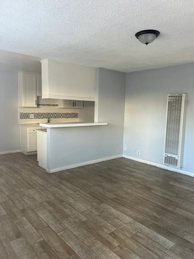 Foto del edificio - 9318 Victoria Ave