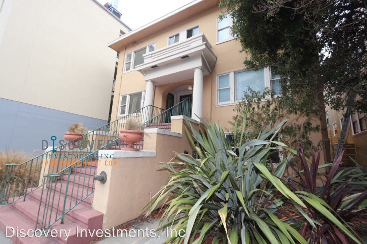 Primary Photo - 2107 Hearst Ave