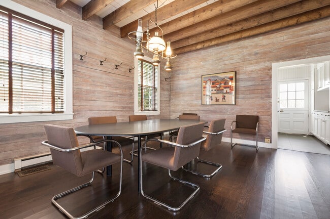 Building Photo - 470 Captains Neck Ln