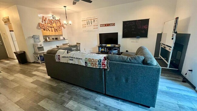 Foto del edificio - 808 W 29th St