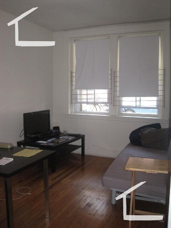 Foto del edificio - 1 Bedroom split apartment available 9/1