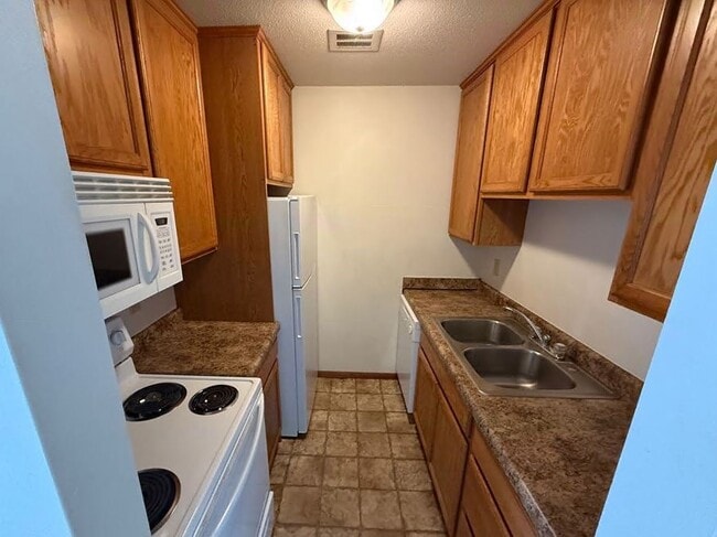 Building Photo - 630 S Governor St